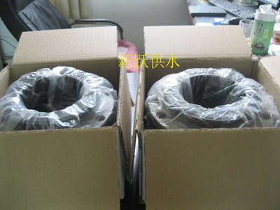 扣槽橡(xiàng)膠接頭與大(dà)翻邊(biān)橡(xiàng)膠接頭的(de)不同點