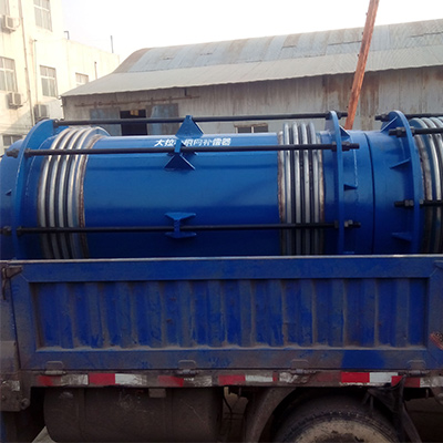 新疆供熱工程選用91入口大拉杆波紋補償器（qì）